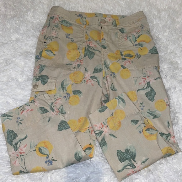 Chico cargo style capri lemon pattern with roll up option - Picture 1 of 11